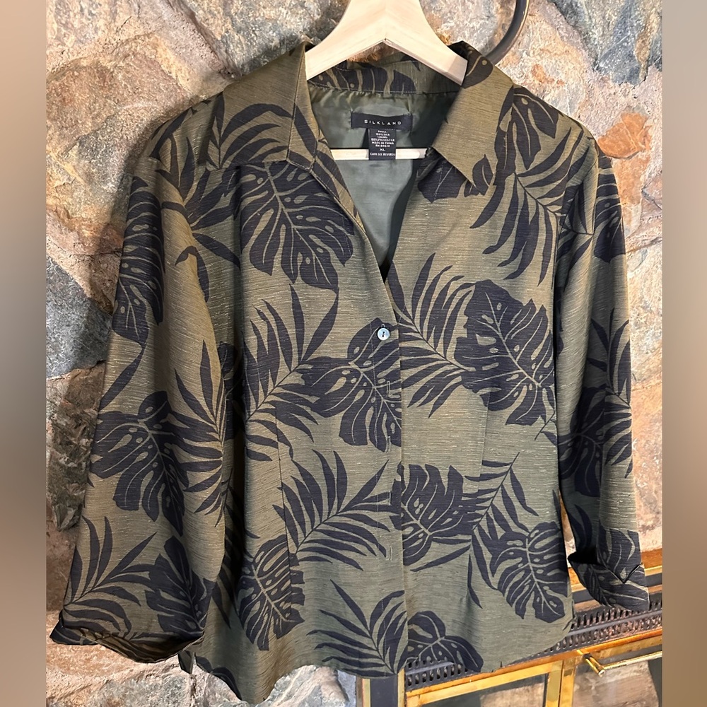Silk land Vintage Monstera Print XL women’s top. 100% silk